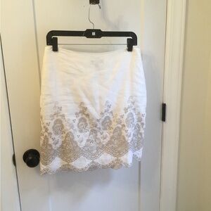 Ann Taylor White Skirt with Gold Embroidery Size 8